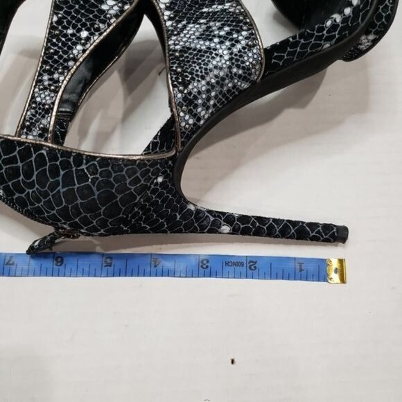 BCBGMaxAzria Freeda Cutout Studded Sandals Size 7.5 B - Picture 11 of 14